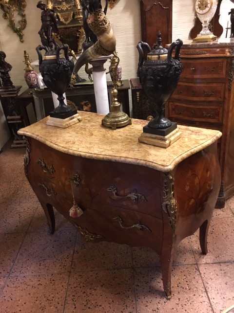 France commode, inlaid /85 cmH  /W 118 cm /D 55 cm