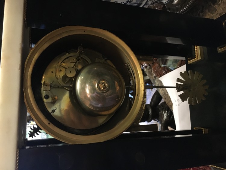 Marble and bronz gilded ornementen pendulum