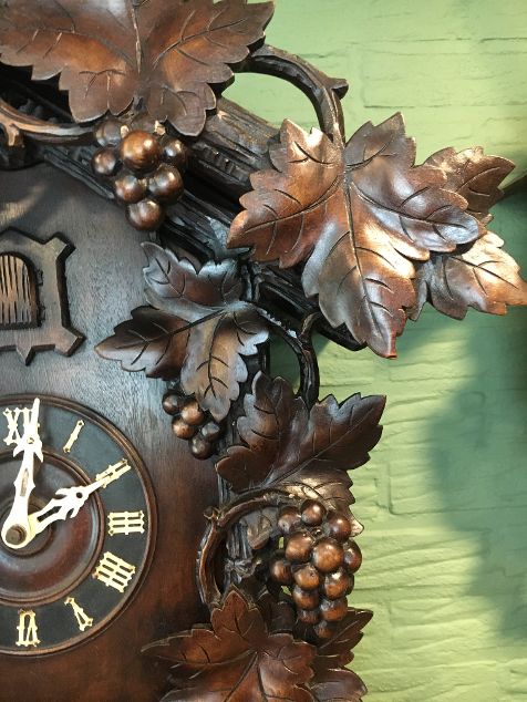 Black forest, cuckoo clock, 3 weight movement, westminster striking mechanism on the hour! Height 85 cm, width 54 cm, depth 30 cm 